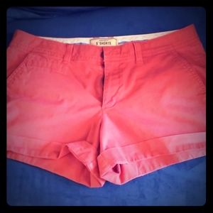 Red short